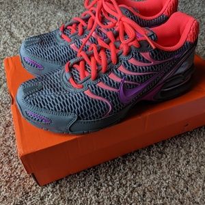 Women's Nike Air Max Torch 4 (size 7.5)